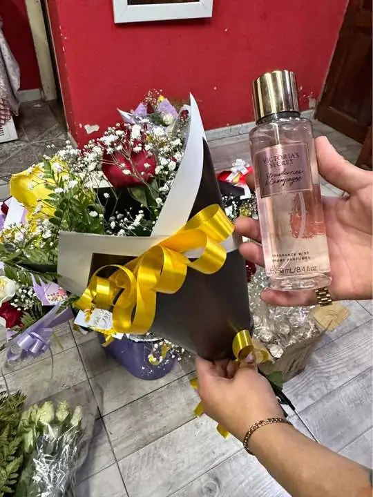 Ramos de flores y body splash día de la madre