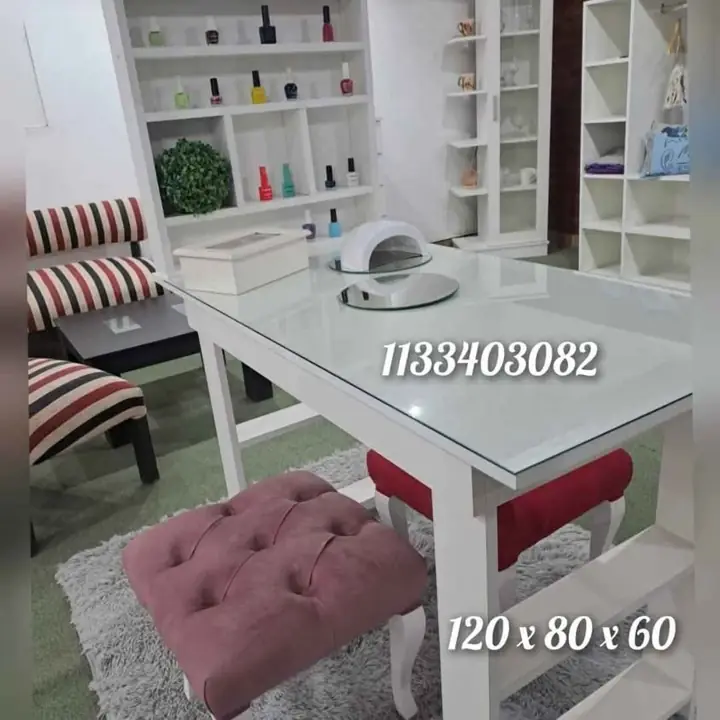 Mesa de estetica mas esmaltero/banquito capitone