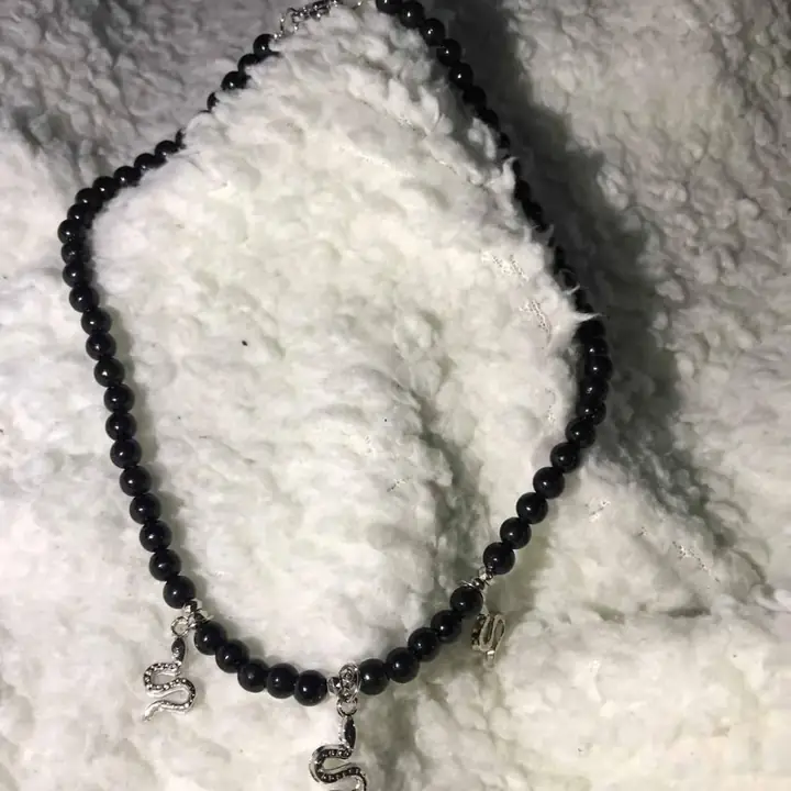 Collar perla negra vibora