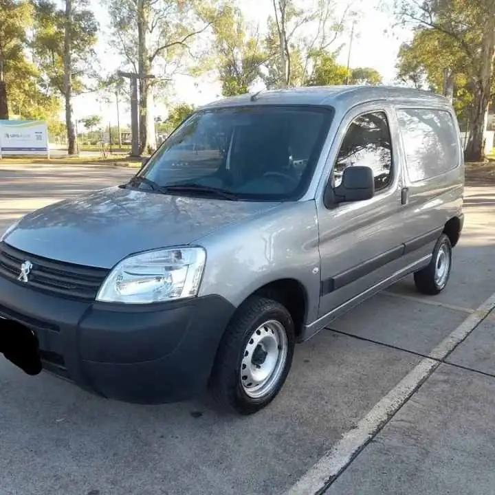 Vendo o permuto Partner 1.6 Vti Confort. 2024. usado como nuevo!
