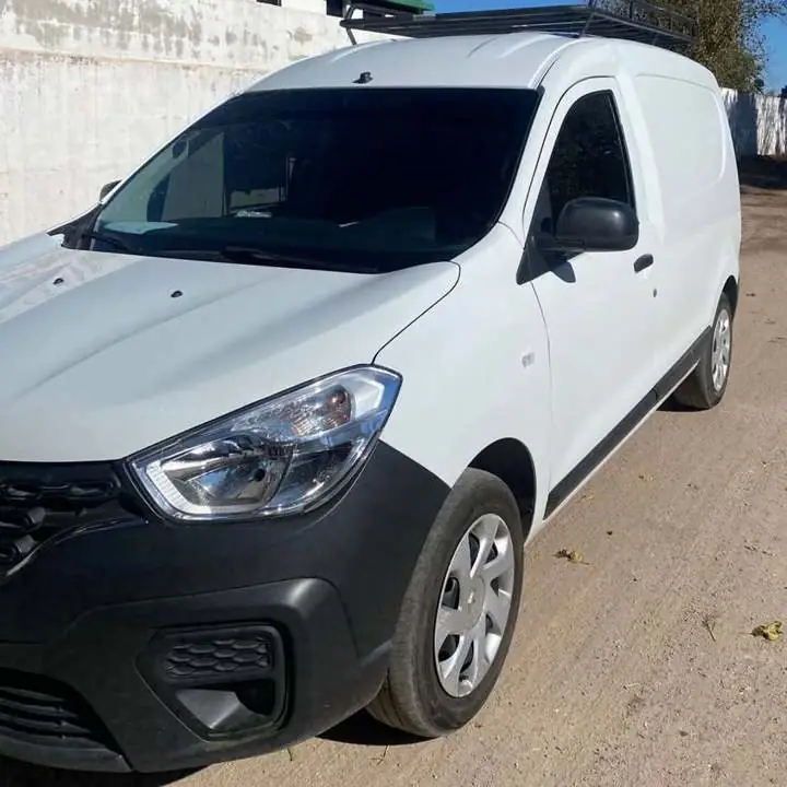 Líquido! vendo o permuto, Kangoo 1.6 Sce Furgón Life. 32000 km. 2024. Tomo USADO