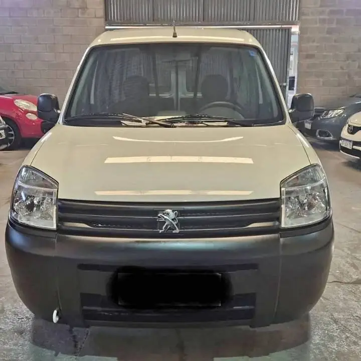 Oferta, vendo o permuto! Peugeot Partner 1.6Hdi. Furgón Confort 11500km. 2025. Tomo vehículo USADO