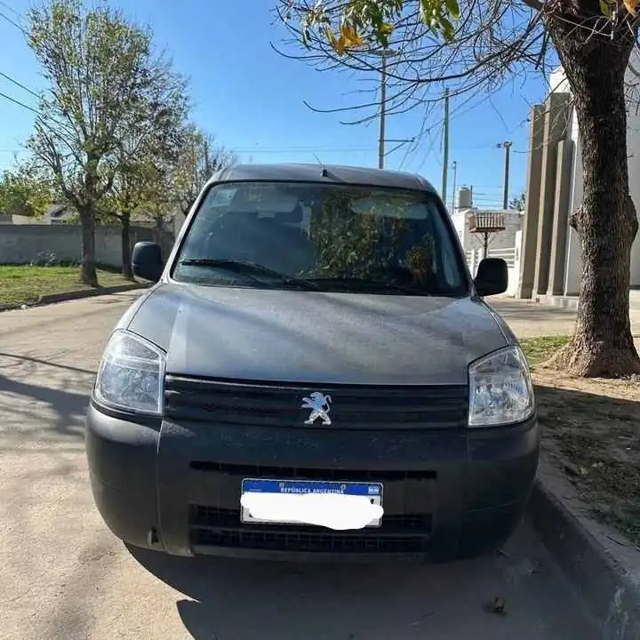Vendo o permuto Partner 1.6 Furgón Confort. 2024. usado como nuevo!