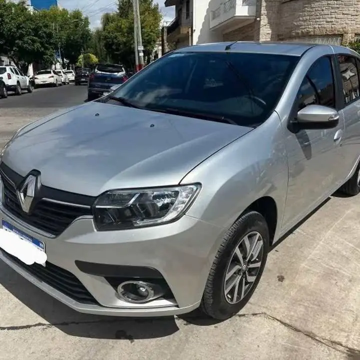 Vendo o permuto Sandero 1.6 16v Intens. 2024. usada como nueva!