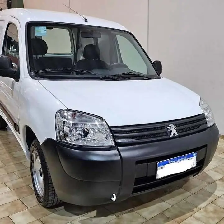 OFERTO! Peugeot Partner 1.6 Vti Confort. 12000km. 2023. Tomo USADO