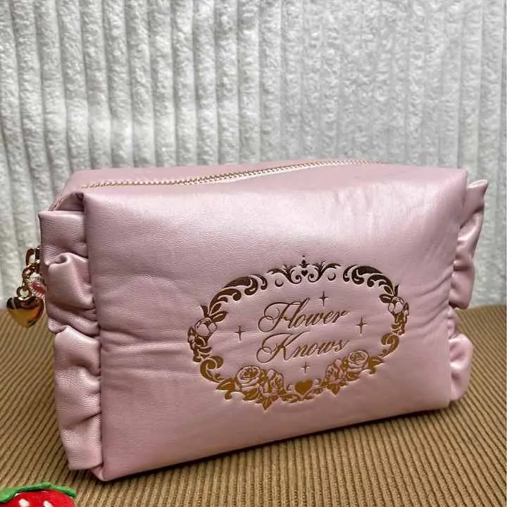 Porta cosméticos Coquette 17,5cm de ancho x 13cm de alto x 9cm de profundidad