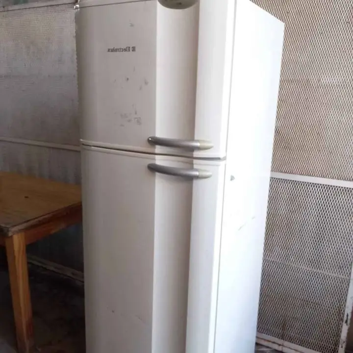 Heladera con Freezer funcionando bien marca coventry muy bien cuidada