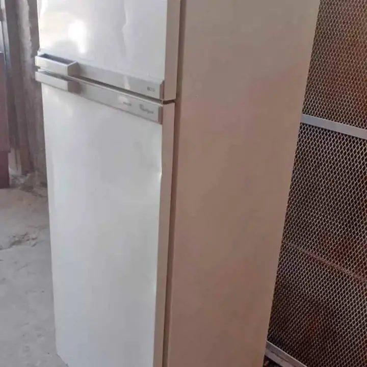 Heladera con Freezer marca Whirlpool funcionando perfectamente