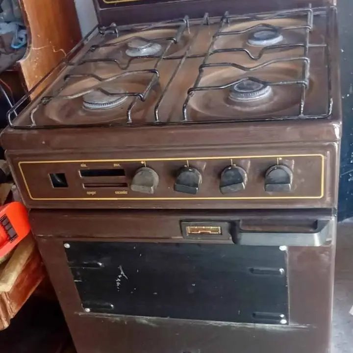 Cosina gas envasado funcionando 3 hornallas y horno