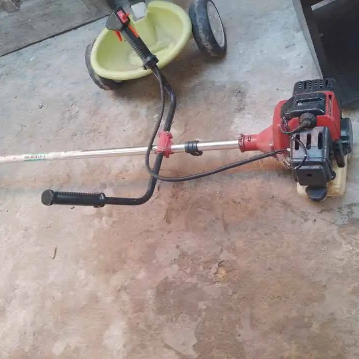 Maquina naftera 42 cc funcionando bien