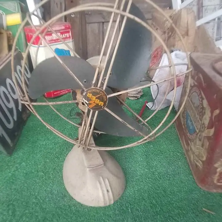 Ventilador antiguo funcionando perfectamente 30 CM alto oscila una sola velocidad