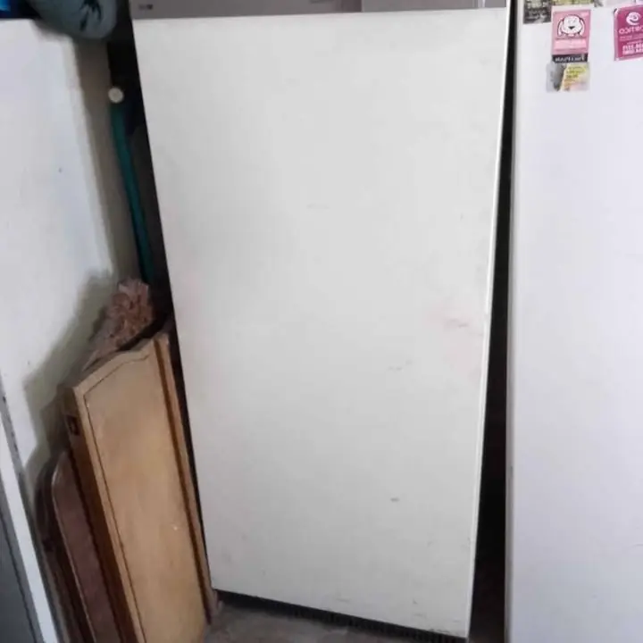 Freezer vertical funcionando bien con canasto