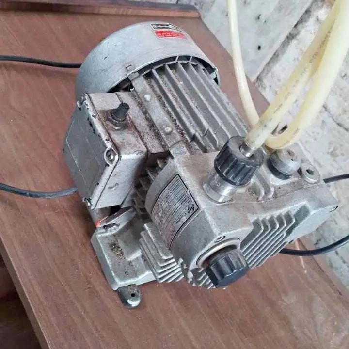 Bomba de vacío alta precisión funcionando bien