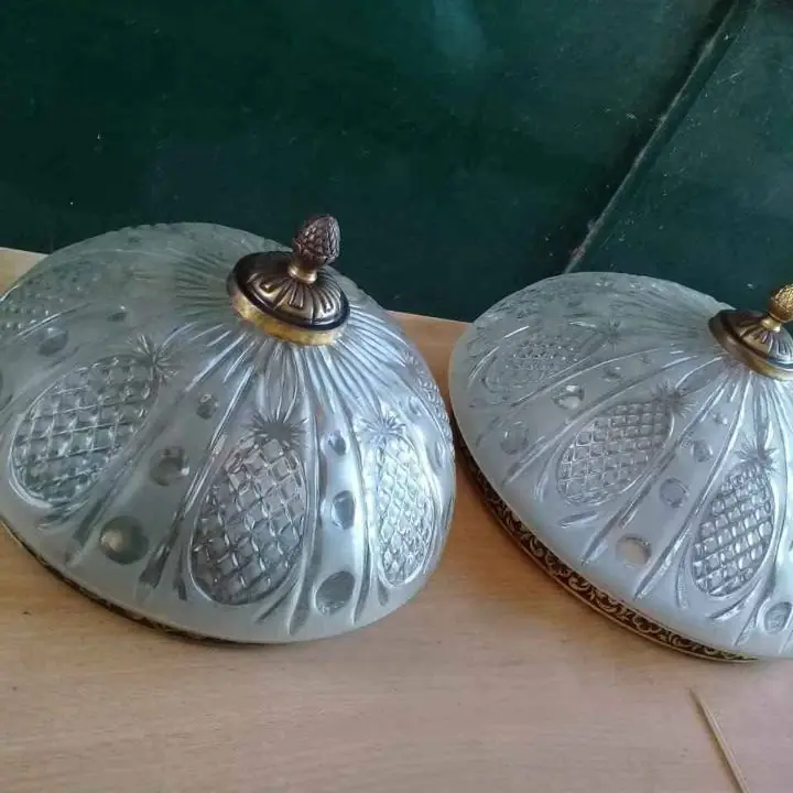 Juego de 2 plafones tipo globos estilo colonial vidrios tallados