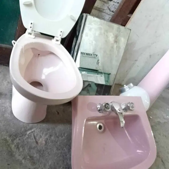 Juego de baño todo sano inodoro pileta botiquín acero y lámpara
