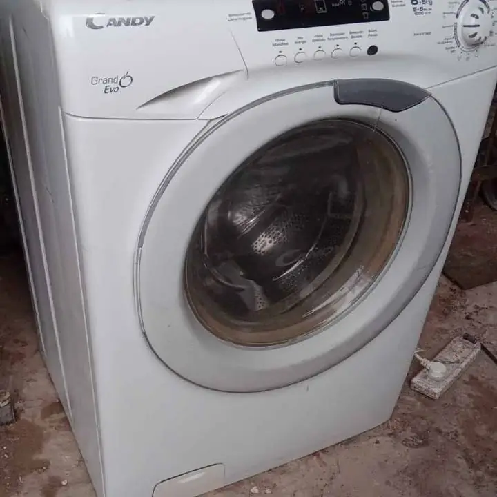 Lavarropas candy 8kg enciende se vende así como está con ese detalle si. Vueltas