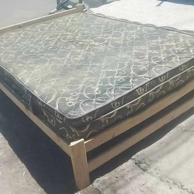 Cama de pino 2 plaza más colchón a resortes buen estado