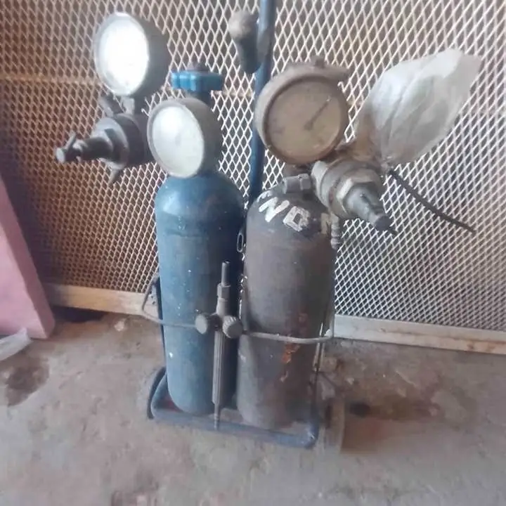 Tubos de oxigeno con carrito y pico tal cual las fotos