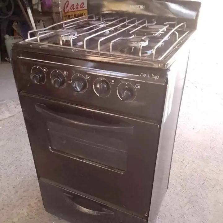 Cosina funcionando perfectamente a gas envasado muy buen estado