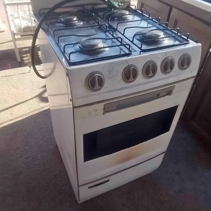 Cosina Bosch funcionando perfectamente a gas envasado con regulador incluido paso video a interesado