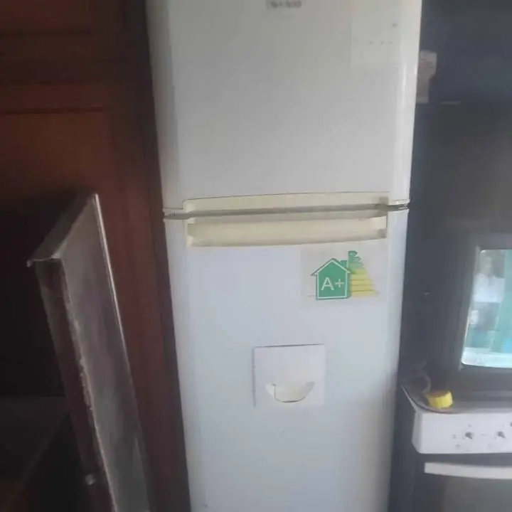 Heladera con Freezer Neo frost enfriando perfectamente excelente estado