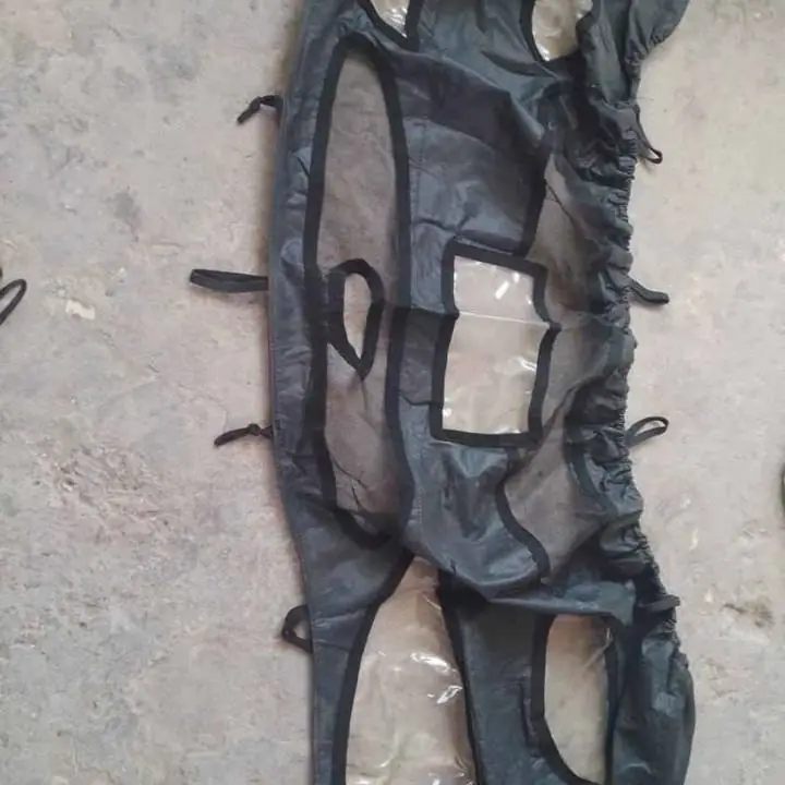 Máscara cubre trompa y cubre capot Renault duster