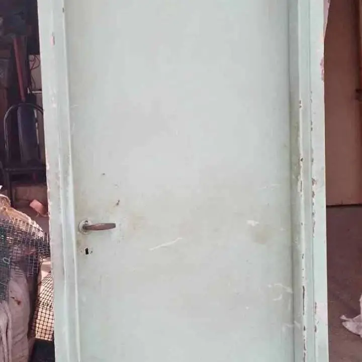 Puerta de cedro interior o exterior tipo blindada marco de chapa gruesa 70 x 210