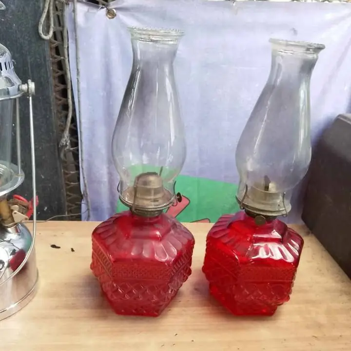 2 Faros a kerosene funcionando 40 mil Farol de noche grande 80 mil