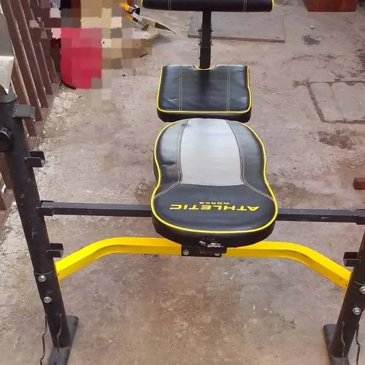 Gym marca atlétic i impecable estado con otro banco aparte