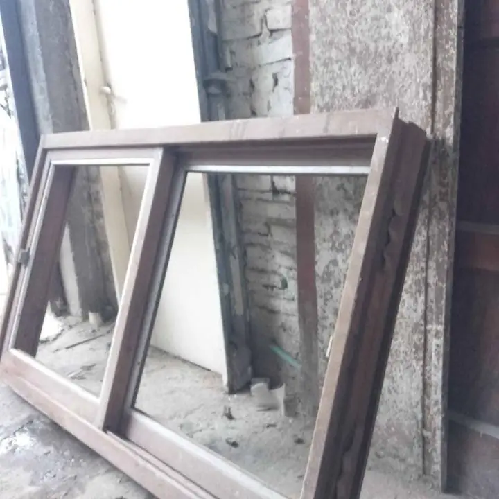 Ventana de chapa sin uso 1.50 por 90
