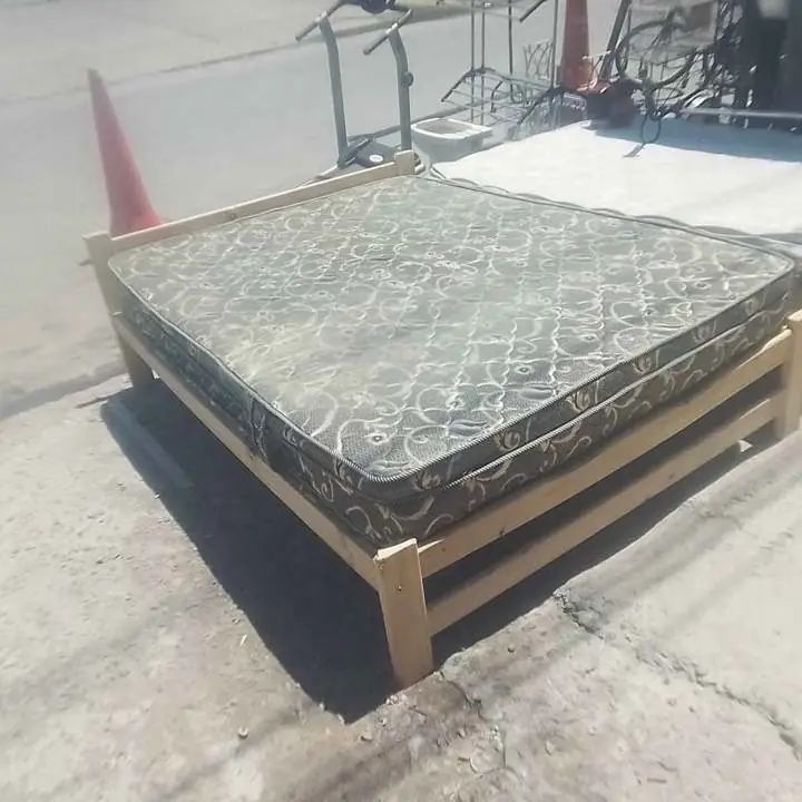 Cama de pino 2 plazas más colchón a resortes Todo en perfecto estado