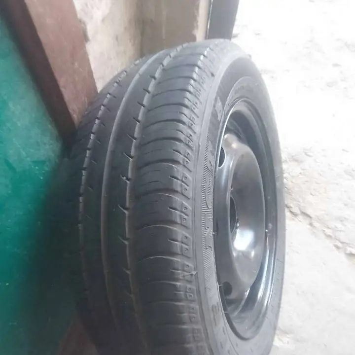 Rueda armada semi nueva Goodyear 175 /65 14 (4 x 108 )