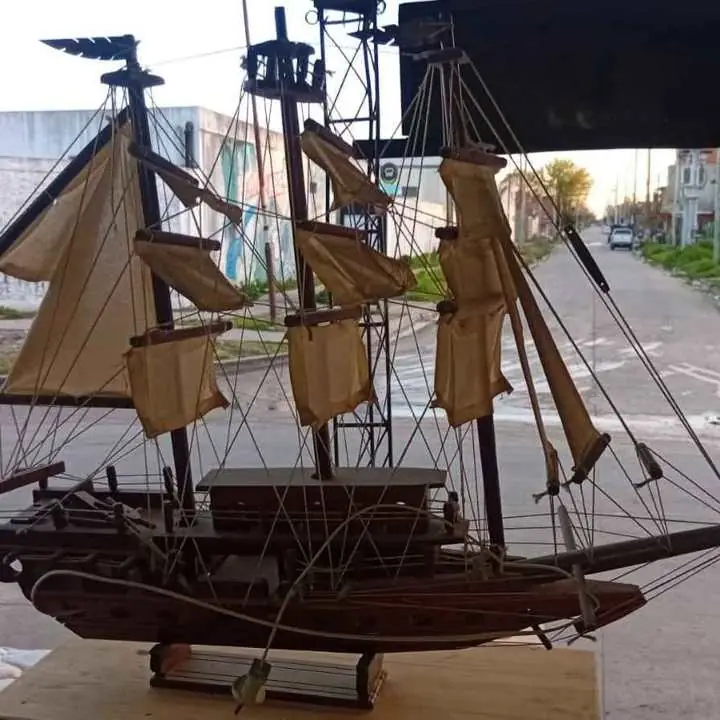 Galeón de 3 mástiles inmaculado muy buena pieza medidas 90 largo por 70 alto