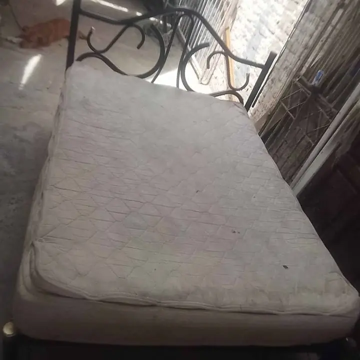 Cama de 2 plazas caño con colchón goma espuma