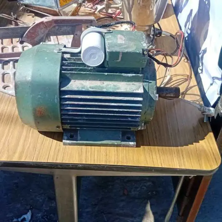 Motor monofásico funcionando perfectamente 2,2 kw. 3 hp 1450 RPM