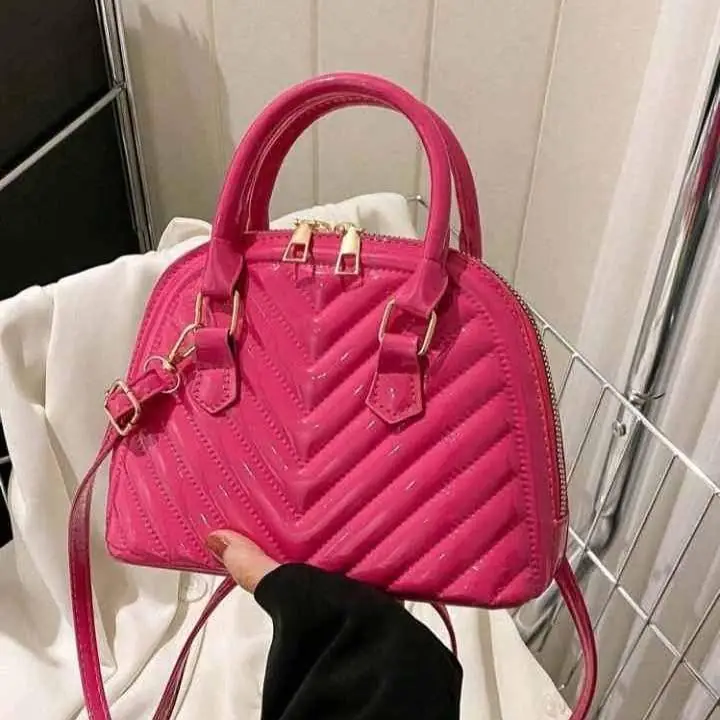 Cartera rosa nueva