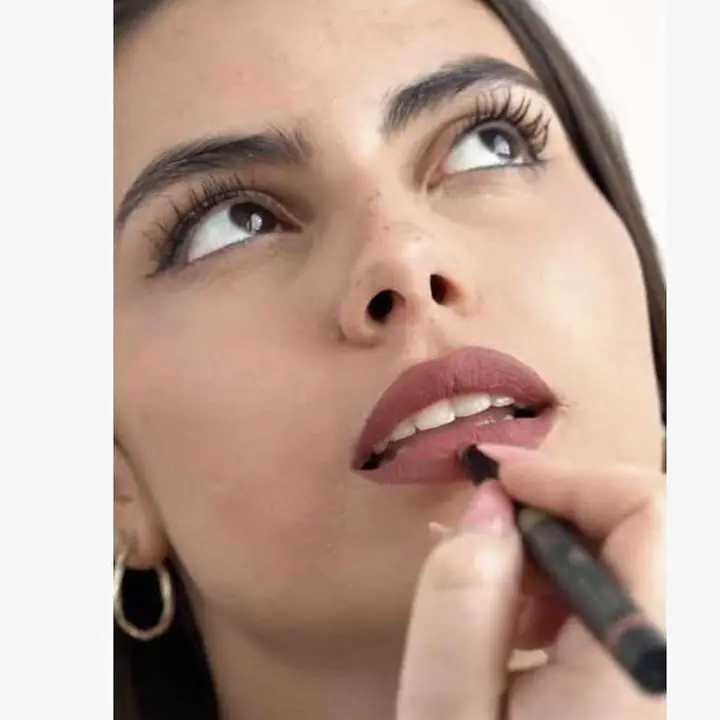 Labial festy fawn power stay avon larga duración