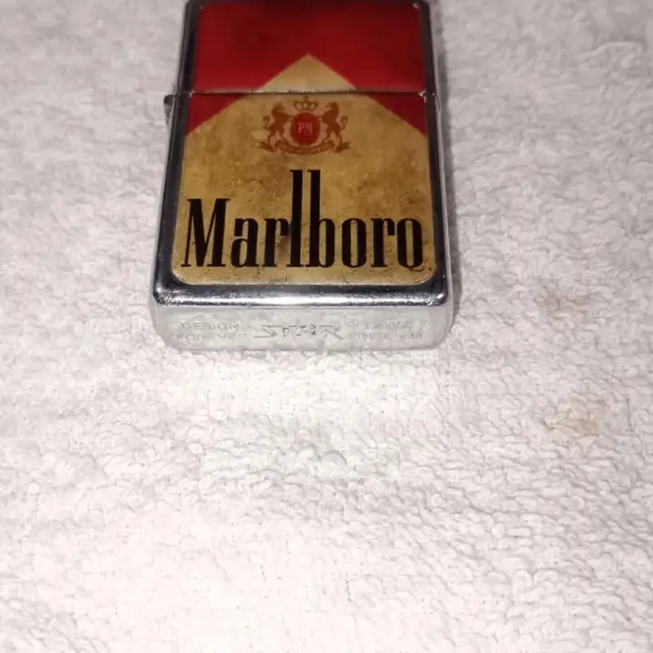 Encendedor antiguo PENGUIN con publicidad Malboro