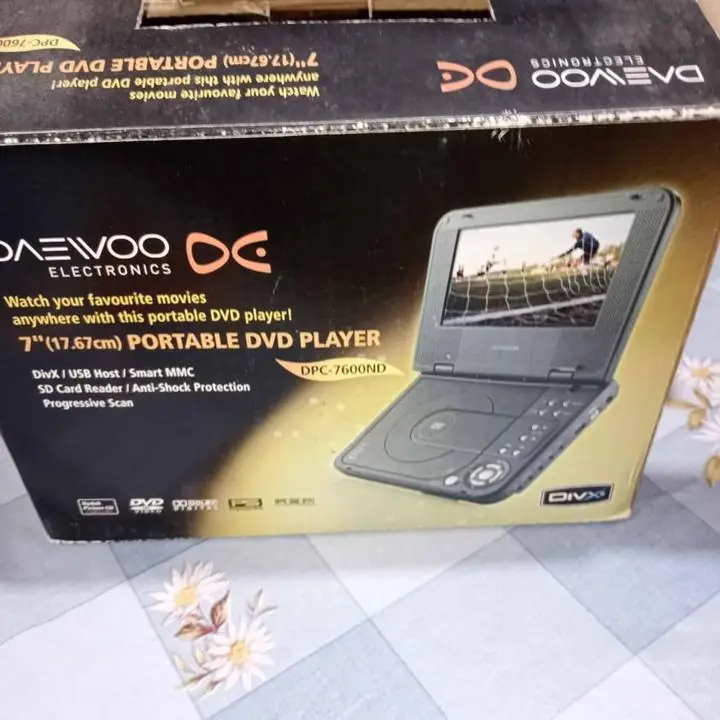 DVD portátil nuevo a daevoo 7" (17.67)CM