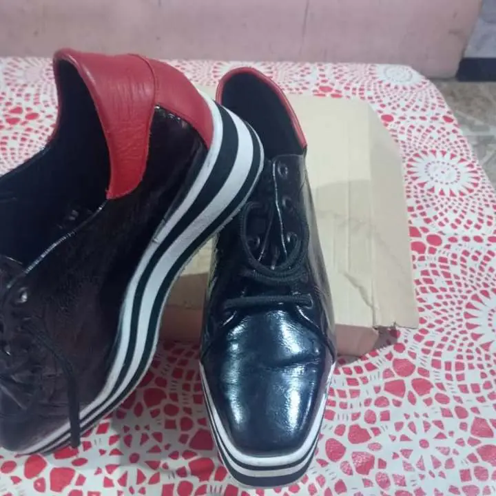 Zapatos con plataforma de cuero