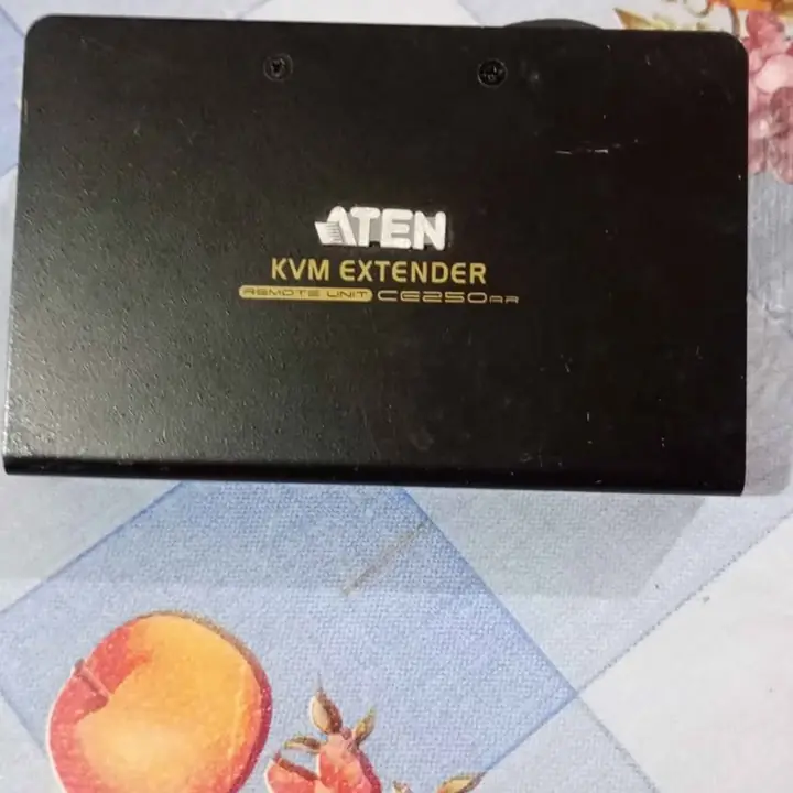 Extensor kVM keyboard video ,mouse ,ordenador y servidor , marca ATEN