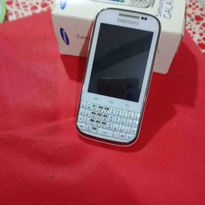 Celular Samsung Galaxy Ch@t modelo 2012