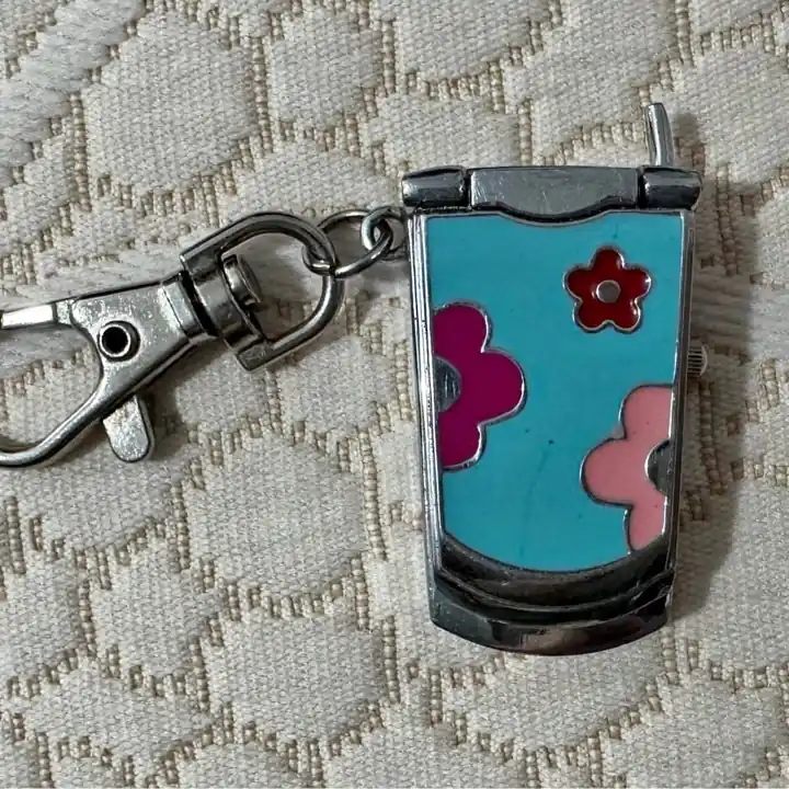 Reloj Llavero Retro "Flip Phone" Estilo Y2K