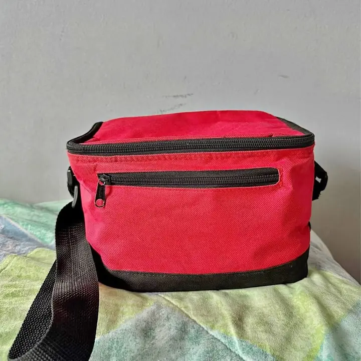 Lunchera térmica Zecat 8L roja y negra con correa ajustable