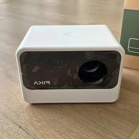 Proyector portátil FIKA P8 Smart WiFi Android – Netflix y YouTube sin PC – con caja
