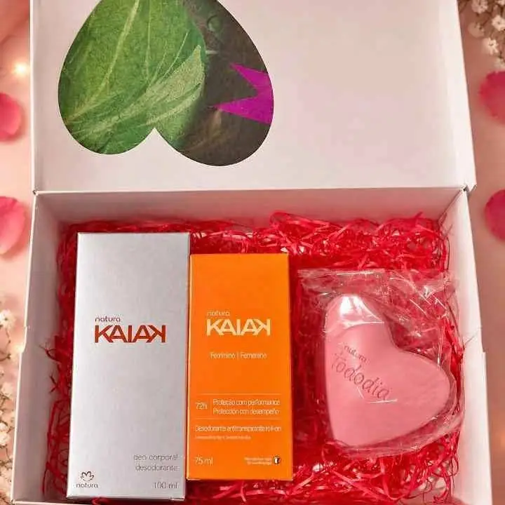 Deo kaiak clásico femenino, roll on y jabón corazón natura oferta