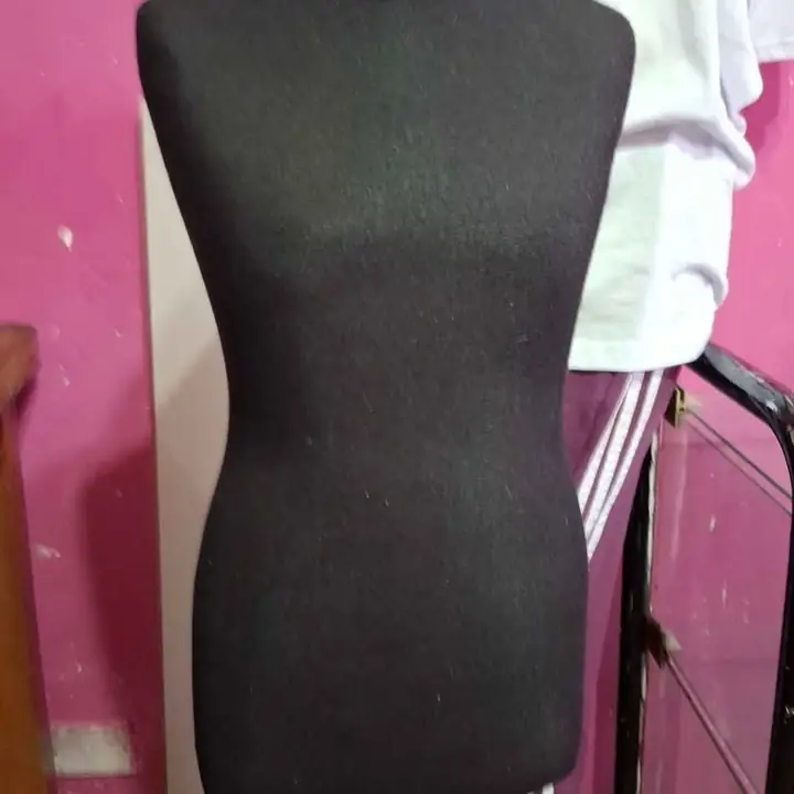 Maniqui costurero .no contesto msj solo interesados..esta todo detallado precio y por donde se retir
