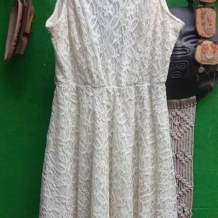 Vestido de encaje forrado talle M