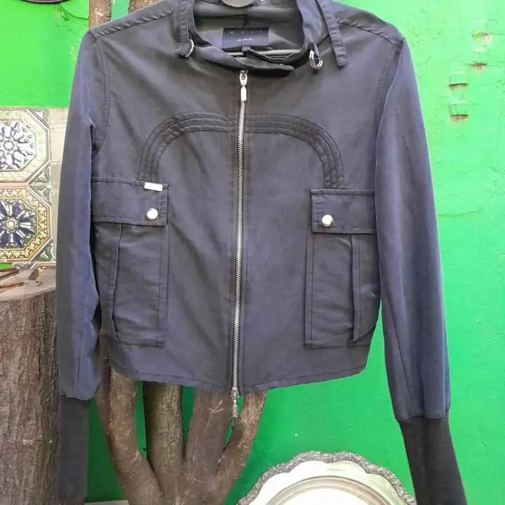 Campera marca kill talle 1 es azul oscuro