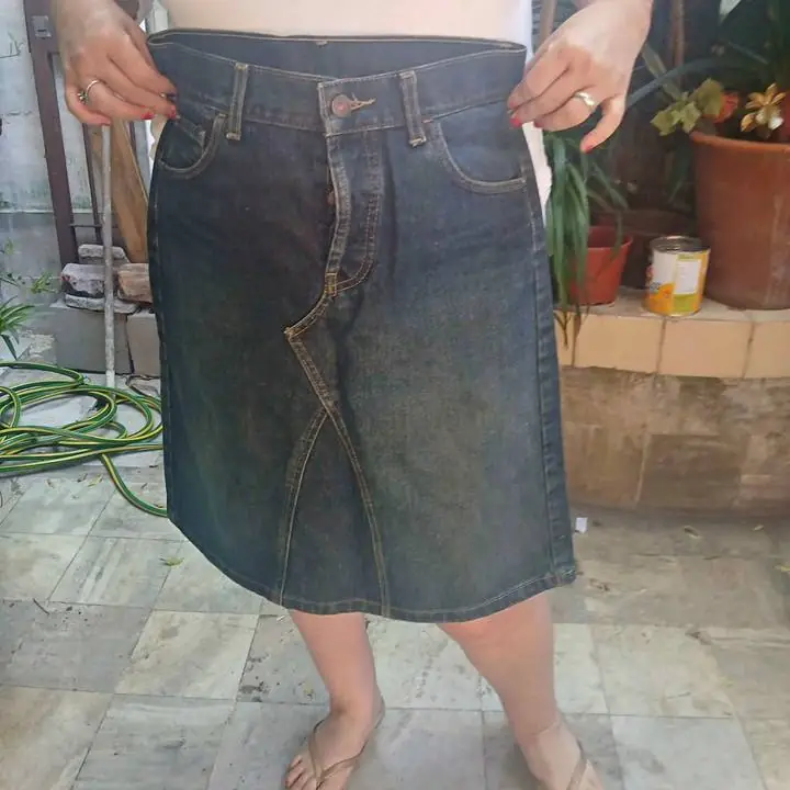 Pollera de jean levis rigida talle L impecable